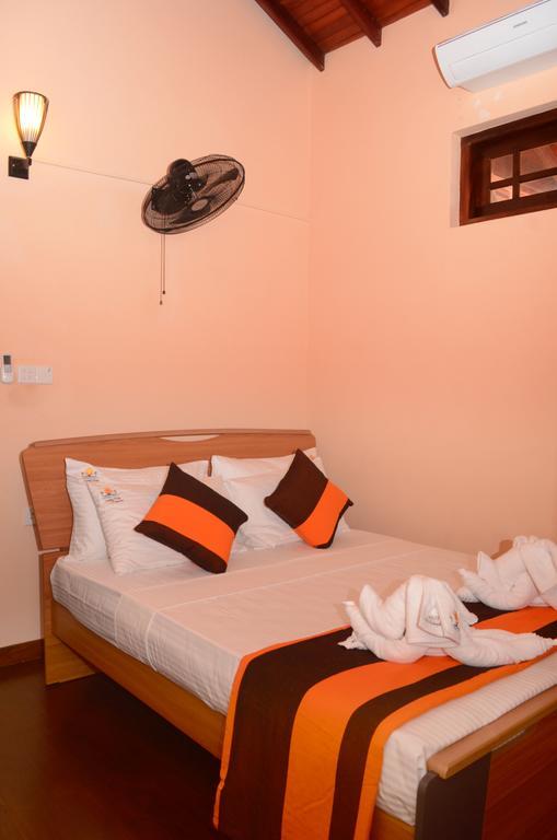 Lovely Villa Negombo Ettukala Exterior photo